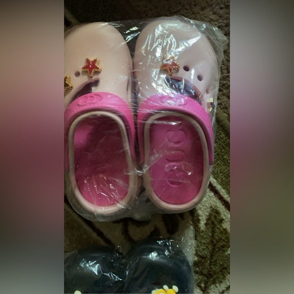 Clogs and joggers - Picture 7 of 9